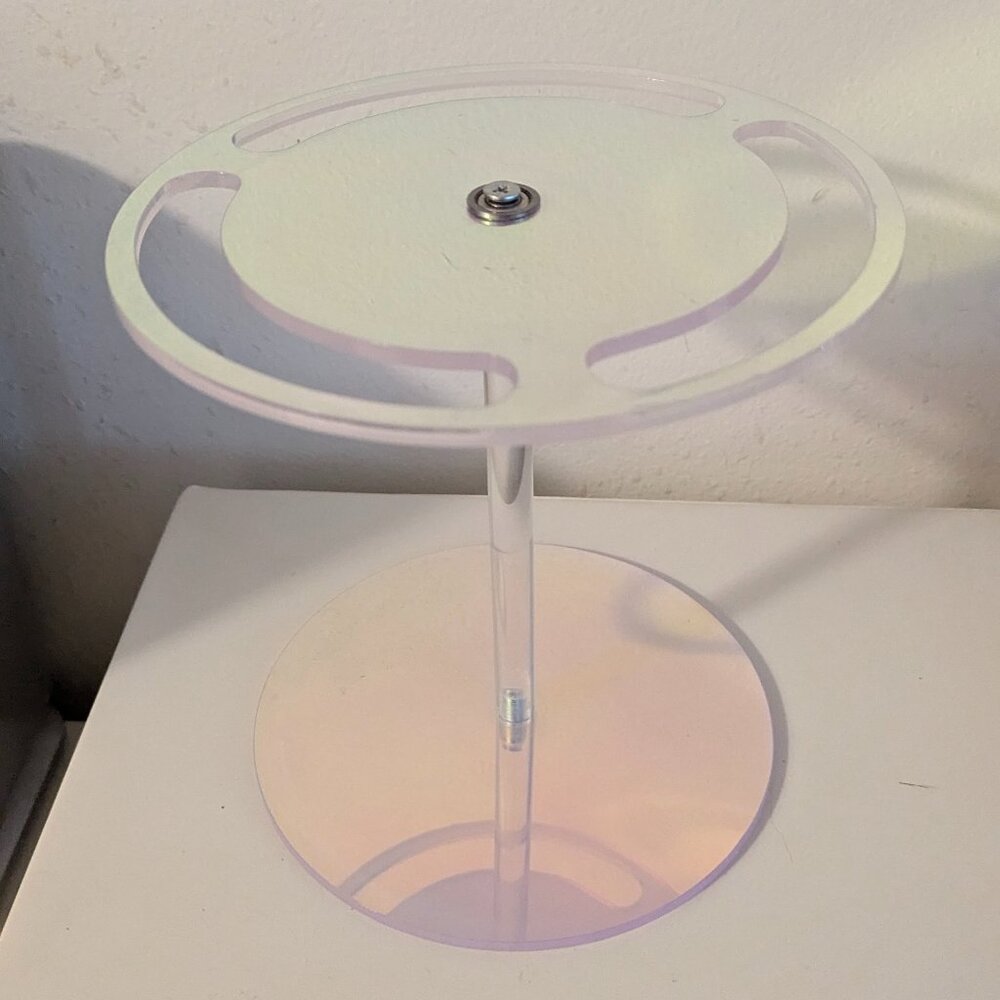 Iridescent glasses holder